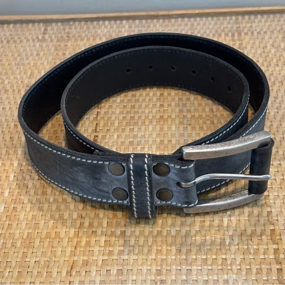 Roots women’s leather belt size Small new without tags!
